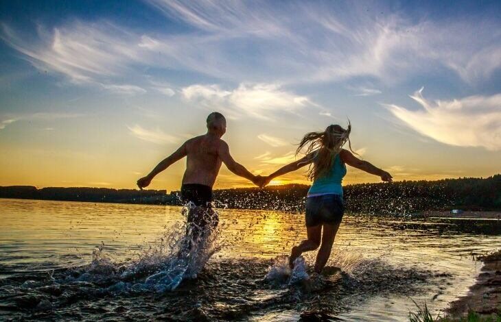 Какие повседневные ритуалы сводят на нет романтику в отношениях: можно ли вернуть былую страсть