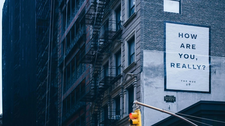 Как правильно отвечать на вопрос «Как ты?»: 6 честных вариантов