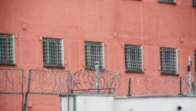 Почему женщины влюбляются в заключённых: психологи раскрыли их скрытые мотивы