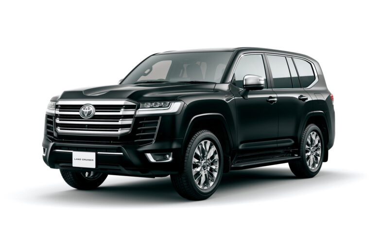 Toyota слегка обновила внедорожник Land Cruiser 300