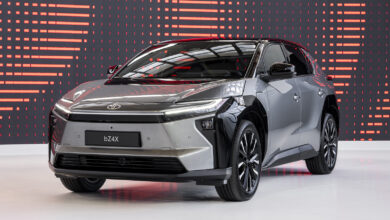 Toyota bZ4X в ходе рестайлинга стал мощнее, дальнобойнее и получил новую стартовую версию