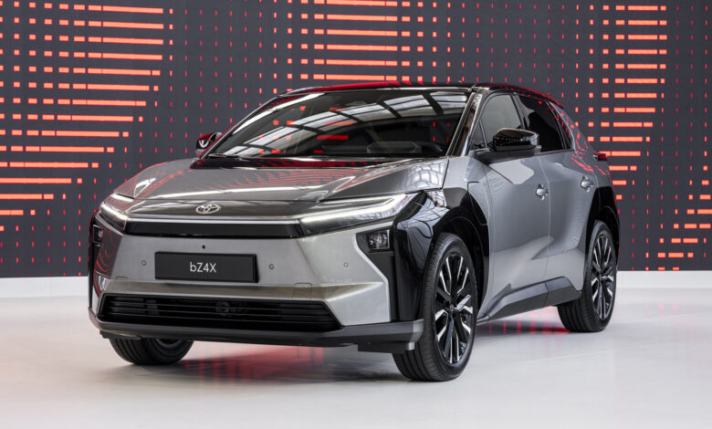 Toyota bZ4X в ходе рестайлинга стал мощнее, дальнобойнее и получил новую стартовую версию