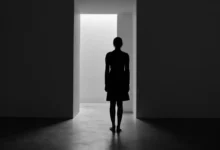 Заглядывая за кулисы: Почему многим страшно обратиться к психологу